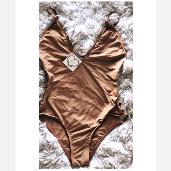 One Piece Swimsuit ‘ Bikini Top - Picture 1 of 2